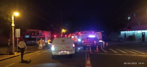 foto de Motociclista vai parar em cima de teto de carro após colisão violenta em Maringá