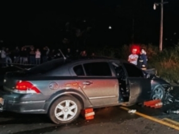 foto de Carros batem de frente e duas pessoas morrem na BR-369