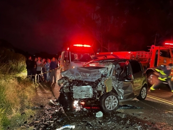 foto de Carros batem de frente e duas pessoas morrem na BR-369