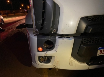 foto de Motociclista morre após bater de frente com carreta na PR-082