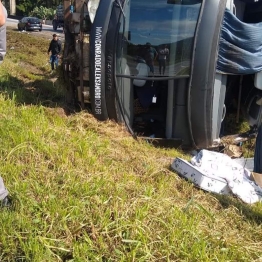 foto de Ônibus que levava dupla sertaneja se envolve em acidente com vários mortos e feridos