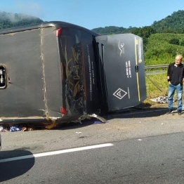 foto de Ônibus que levava dupla sertaneja se envolve em acidente com vários mortos e feridos