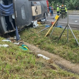 foto de Ônibus que levava dupla sertaneja se envolve em acidente com vários mortos e feridos