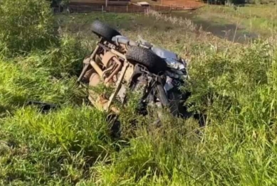 foto de Mãe, pai e filha de 5 anos acabam morrendo após veículos baterem de frente em rodovia no Paraná