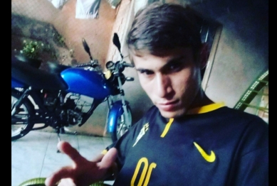 foto de Jovem fica gravemente ferido após bater moto na traseira de carro em Maringá