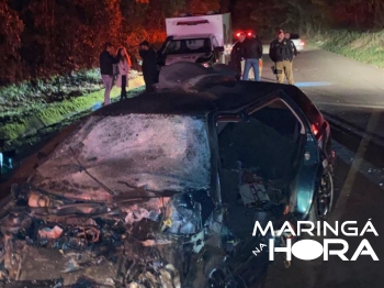 foto de Duas pessoas morrem e quatro ficam feridas após veículos baterem de frente em rodovia