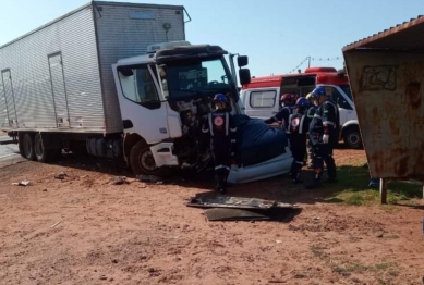 foto de Cinco pessoas morrem em trágico acidente na PR-323