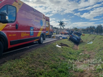 foto de Carro capota na BR-376 e condutor acaba ficando ferido