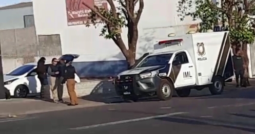 foto de Três jovens morrem a tiros de frente a uma tabacaria em Mandaguaçu