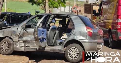 Quatro pessoas são socorridas após batida envolvendo dois carros em cruzamento de Maringá