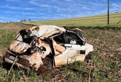 foto de Jovem morre após carro capotar em rodovia no norte do Paraná 