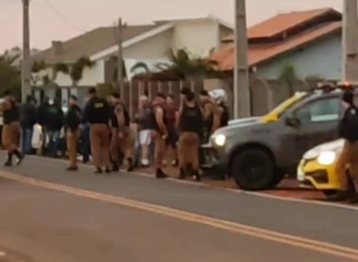 foto de Policiais trocam tiros entre eles e um acaba sendo baleado na cabeça durante desentendimento