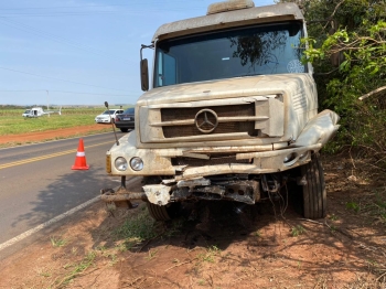 foto de Homem morre em colisão frontal envolvendo carro e caminhão em rodovia