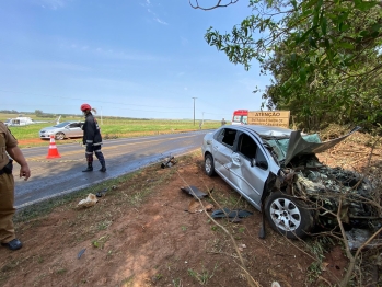 foto de Homem morre em colisão frontal envolvendo carro e caminhão em rodovia