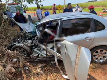 foto de Homem morre em colisão frontal envolvendo carro e caminhão em rodovia