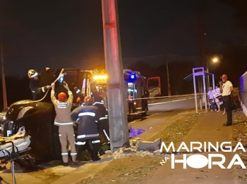 foto de Após batida violenta carro tomba e motorista é socorrido em Maringá