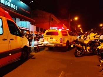 foto de Vídeo mostra momento em que duas pessoas são assassinadas a tiros na frente de mercado em Maringá