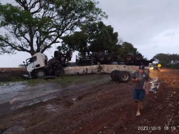 foto de Três pessoas morreram em gravíssimo acidente envolvendo vários veículos