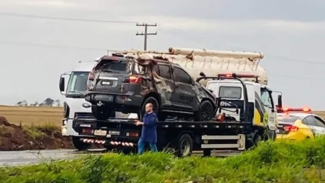 foto de Viatura da ROTAM ocupada por 4 policiais capota por diversas vezes em rodovia no norte do Paraná