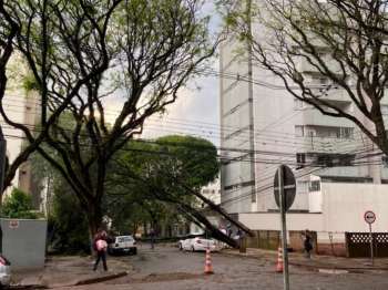 foto de Temporal em Maringá causa estragos