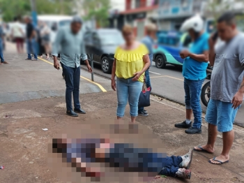 foto de Homem é morto com um único golpe de faca certeiro no peito em Maringá e autor acaba preso pela PM