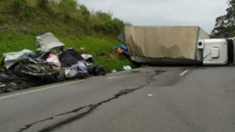 foto de Família que voltava da praia sofre grave acidente, mãe e filha acabaram morrendo e pai ficou em estado grave