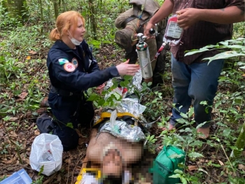 foto de Homem cai no meio da mata e sofre ferimento grave no pescoço e precisa ser resgatado pela equipe Aérea do Samu de Maringá