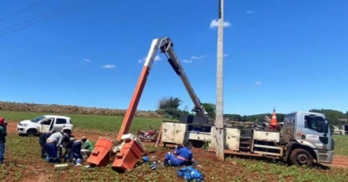 Cesto aéreo despenca e trabalhadores ficam feridos