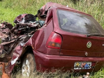 foto de Batida frontal entre carro e carreta em rodovia resulta na morte de homem