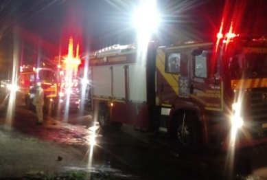 foto de Incêndio de grandes proporções destrói escritório e mobiliza Corpo de Bombeiros em Sarandi