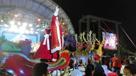 foto de Lucas Lucco e Duda Bertelli cantaram na abertura da Maringá Encantada e arrastaram multidões de pessoas