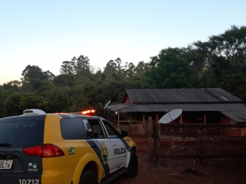 foto de Polícia encontra dois corpos com as mãos amarradas e com marcas de tiros em zona rural