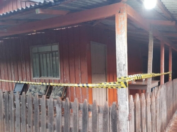 foto de Polícia encontra dois corpos com as mãos amarradas e com marcas de tiros em zona rural