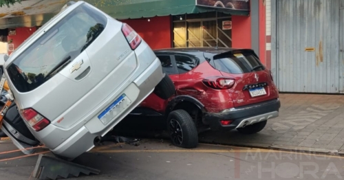 Condutora passa mal e bate em dois veículos estacionados em avenida de Maringá