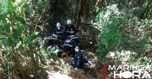 Depois de ficar cerca de 2 dias, caído em ribanceira após sofrer acidente, homem aciona socorro e é resgatado com vida 