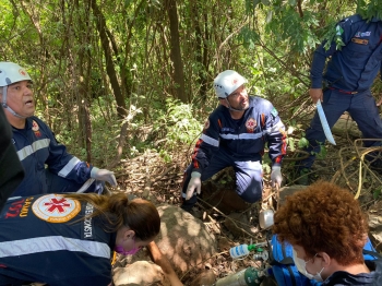 foto de Depois de ficar cerca de 2 dias, caído em ribanceira após sofrer acidente, homem aciona socorro e é resgatado com vida 