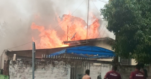 Transtornado homem coloca fogo em casa e acaba preso