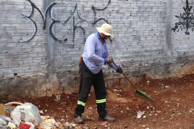 foto de Prefeitura recolhe 38 toneladas de materiais em imóvel na Vila Santa Izabel e aplica multa de R$ 2,3 mil