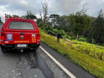 foto de Pelo menos 7 pessoas morreram em acidente envolvendo ônibus no Paraná