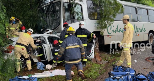 Acidente grave envolvendo carro e ônibus deixa duas pessoas feridas na PR-323