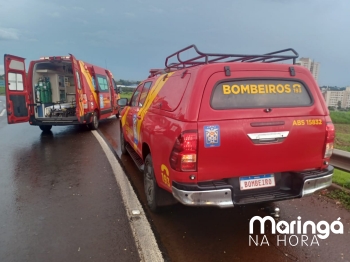 foto de Na PR-323 carreta cai em barranco e tomba em Maringá