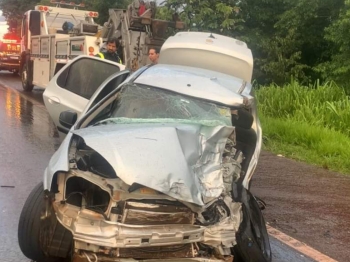 foto de Pai morre e filho de apenas 5 anos é socorrido em estado gravíssimo após colisão frontal em rodovia envolvendo carro e carreta