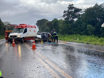 foto de Pai morre e filho de apenas 5 anos é socorrido em estado gravíssimo após colisão frontal em rodovia envolvendo carro e carreta