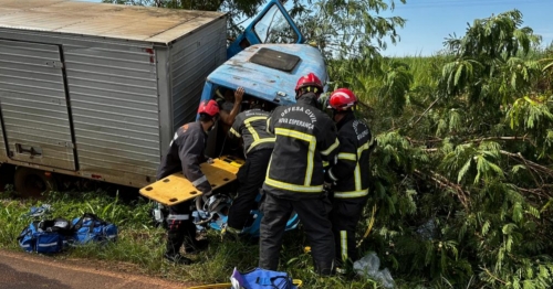 Homem fica em estado grave após acidente envolvendo caminhão em rodovia na região