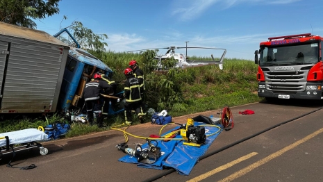 foto de Homem fica em estado grave após acidente envolvendo caminhão em rodovia na região