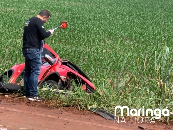 foto de Duas pessoas morrem após carro cair em ribanceira e capotar em rodovia na região