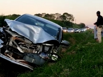 foto de Dois acidentes graves seguidos foram registrados na BR-376 durante esta tarde próximo a Maringá