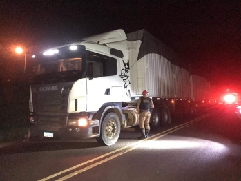 foto de Motociclista morre após se envolver em colisão com carreta na região 