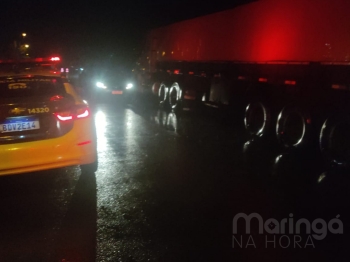 foto de Mulher fica em estado gravíssimo após bater moto na traseira de carreta em Maringá