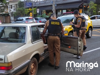 foto de Jovem de 19 anos acaba presa após fugir da polícia com carro furtado e se envolver em colisão com viatura no centro de Maringá